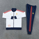 Chándal hombre AS Roma temporada 2025 2026 conjunto sudadera blanca y pantalón azul marino calidad 1.1 premium oficial.