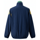 Chaqueta oficial del Boca Juniors temporada 2025 2026 color azul marino y amarillo sin capucha para hombre de Tienda Hincha Futbolero, Chaqueta Boca Juniors, Boca Juniors 2025, Cortavientos Boca Juniors hombre, Ropa oficial Boca Juniors, Chaqueta Boca Juniors sin capucha, Azul y oro Boca, Comprar ropa Boca Juniors, Calidad premium Xeneize, Boca Juniors 2026, Ropa deportiva Boca.