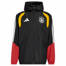 Alemania 2027, Cortaviento Alemania, Windbreaker Alemania 26/27, Ropa oficial Alemania, Chaqueta rompevientos fútbol, Alemania entrenamiento 2026, Regalo fútbol hombre, Chaqueta impermeable Alemania, Comprar cortaviento barato, Tienda Hincha Futbolero.