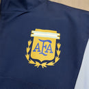 Chaqueta cortaviento hombre Argentina temporada 2025 2026 azul estilo retro escudo 3 estrellas bordado calidad 1.1 oficial, Argentina 2025, Cortaviento Argentina, Chaqueta Argentina 25/26, Ropa Argentina retro, Cortaviento barato Argentina, Calidad 1.1 Argentina, La Scaloneta 2026, Tienda Hincha Futbolero, AFA, Bloke Core Argentina.