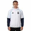 Chaqueta cortaviento Argentina 2026 2027 hombre blanca impermeable escudo oficial AFA 3 estrellas ropa entrenamiento selección argentina vista frontal blanca.