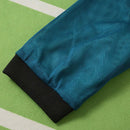 Chaqueta cortaviento hombre selección de Brasil con capucha temporada 2026 2027 verde impermeable calidad 1.1 oficial, Cortaviento Brasil, Chaqueta Brasil 2026, Windbreaker Brasil verde, Ropa entrenamiento Brasil, Calidad 1.1 Canarinha, Tienda Hincha Futbolero, Impermeable futbol Brasil, Moda deportiva 2026, Bloke Core Brasil, Casaca con capucha Brasil.