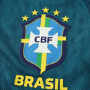 Chaqueta cortaviento hombre selección de Brasil con capucha temporada 2026 2027 verde impermeable calidad 1.1 oficial, Cortaviento Brasil, Chaqueta Brasil 2026, Windbreaker Brasil verde, Ropa entrenamiento Brasil, Calidad 1.1 Canarinha, Tienda Hincha Futbolero, Impermeable futbol Brasil, Moda deportiva 2026, Bloke Core Brasil, Casaca con capucha Brasil.