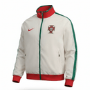 Portugal retro, Cortaviento Portugal oficial, Chaqueta Portugal blanca, Ropa vintage Portugal, Windbreaker fútbol hombre, Regalo fútbol hombre Portugal, Chaqueta blanca retro, Cortaviento sin capucha, Portugal lifestyle kit, Comprar cortaviento barato, Tienda Hincha Futbolero.