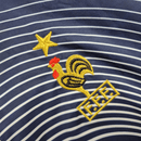 Francia retro, Cortavientos Francia oficial, Chaqueta Francia azul marino, Ropa vintage Francia, Windbreaker fútbol hombre, Regalo fútbol hombre Francia, Chaqueta azul retro, FFF heritage kit, Francia lifestyle, Comprar cortavientos barato, Tienda Hincha Futbolero.