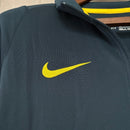 Sudadera hombre selección Brasil temporada 2022 azul marino entrenamiento calidad 1.1 premium oficial joga bonito cbf. Brasil 2022, Sudadera Brasil azul marino, Ropa Brasil barata, Entrenamiento Brasil 2022, Calidad 1.1 Brasil, World Cup Gear, Tienda Hincha Futbolero, Brazil Navy Training.