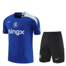 Conjunto hombre entrenamiento Chelsea FC temporada 2025 2026 camiseta azul pantalón negro calidad 1.1 premium Tienda Hincha Futbolero. Chelsea 2025, Chelsea 2026, Conjunto Chelsea, Entrenamiento Chelsea azul, Chándal Chelsea negro, Ropa Chelsea fútbol, Calidad 1.1 Chelsea, Premier League Training, Tienda Hincha Futbolero, Chelsea Blue Training Kit.