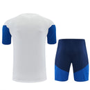 Conjunto hombre Selección Colombia temporada 2026 2027 oficial camiseta blanca y pantalón corto azul marino fútbol técnica transpirable Cafeteros entrenamiento.