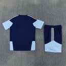 Conjunto entrenamiento Ajax Ámsterdam 26/27 azul MARINO, Ajax, Ajax Amsterdam, Ajax 26/27, Conjunto Ajax, Entrenamiento Ajax, Eredivisie, Tienda Hincha Futbolero, Fútbol, Moda Futbolera, Ropa Ajax, Camiseta Ajax, Azul
