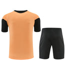 Conjunto entrenamiento Arsenal FC 26/27 camiseta naranja y pantalón negro, Arsenal, Arsenal FC, Gunners, Arsenal 26/27, Conjunto Arsenal, Entrenamiento Arsenal, Premier League, Tienda Hincha Futbolero, Fútbol, Moda Futbolera, Ropa Arsenal, Camiseta Arsenal