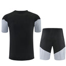 Conjunto entrenamiento Selección Española 26/27 camiseta y pantalón negro - España, Selección Española, La Roja, España 26/27, Conjunto España, Entrenamiento España, RFEF, Tienda Hincha Futbolero, Fútbol, Moda Futbolera, Ropa España, Camiseta España, Conjunto Negro España