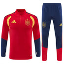 Conjunto hombre Selección España temporada 2026 2027 oficial sudadera roja pantalón azul marino fútbol técnica transpirable La Roja entrenamiento.