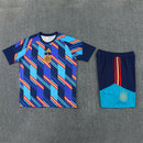 Conjunto hombre selección española pre-juego azul camiseta y pantalón corto temporada 2026 2027 calidad 1.1 oficial, España 2026, Conjunto España pre-juego, Ropa entrenamiento España azul, Equipación España barata, Calidad 1.1 RFEF, Tienda Hincha Futbolero, Lamine Yamal 2026, Bloke Core España, Camiseta pre-match España, Regalo fútbol mundial 2026.