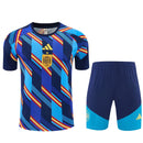 Conjunto hombre selección española pre-juego azul camiseta y pantalón corto temporada 2026 2027 calidad 1.1 oficial, España 2026, Conjunto España pre-juego, Ropa entrenamiento España azul, Equipación España barata, Calidad 1.1 RFEF, Tienda Hincha Futbolero, Lamine Yamal 2026, Bloke Core España, Camiseta pre-match España, Regalo fútbol mundial 2026.