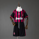 Conjunto infantil AC Milan retro 2009 2010 camiseta y pantalón para niños calidad 1.1 premium Tienda Hincha Futbolero Milan Mini Kit Vintage, Conjunto AC Milan infantil, Equipación Milan niño retro, Camiseta Milan 2009 niño, Pantalón Milan clásico infantil, Comprar ropa Milan bebé, Calidad 1.1 premium niños, Milan Ronaldinho niño, Fútbol clásico infantil, Minikit AC Milan histórico.