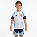 Conjunto infantil entrenamiento selección Argentina camiseta blanca y pantalón azul marino temporada 2026 2027 calidad 1.1 oficial, Argentina infantil 2026, Conjunto niño Argentina blanco azul, Ropa selección argentina niños entrenamiento, Equipación Argentina junior 26/27, Calidad 1.1 infantil, Tienda Hincha Futbolero, Regalo niño Argentina fútbol, Chándal corto niño Argentina 2027, Argentina Kids Training Kit.