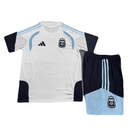 Conjunto infantil entrenamiento selección Argentina camiseta blanca y pantalón azul marino temporada 2026 2027 calidad 1.1 oficial, Argentina infantil 2026, Conjunto niño Argentina blanco azul, Ropa selección argentina niños entrenamiento, Equipación Argentina junior 26/27, Calidad 1.1 infantil, Tienda Hincha Futbolero, Regalo niño Argentina fútbol, Chándal corto niño Argentina 2027, Argentina Kids Training Kit.