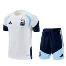 Conjunto infantil entrenamiento selección Argentina camiseta blanca y pantalón azul marino temporada 2026 2027 calidad 1.1 oficial, Argentina infantil 2026, Conjunto niño Argentina blanco azul, Ropa selección argentina niños entrenamiento, Equipación Argentina junior 26/27, Calidad 1.1 infantil, Tienda Hincha Futbolero, Regalo niño Argentina fútbol, Chándal corto niño Argentina 2027, Argentina Kids Training Kit.