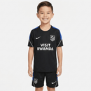 Conjunto infantil entrenamiento Atlético de Madrid camiseta y pantalón negro temporada 2026 2027 calidad 1.1 oficial, Atlético de Madrid infantil 2026, Conjunto niño Atleti negro, Ropa Atlético de Madrid niños entrenamiento, Equipación Atleti junior 26/27, Calidad 1.1 infantil, Tienda Hincha Futbolero, Regalo niño Atlético de Madrid, Chándal corto niño Atleti 2027, Atleti Kids Black.