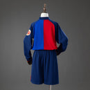 Conjunto infantil Barcelona Centenario retro 1999 camiseta manga larga azulgrana y pantalón para niños calidad 1.1 premium Tienda Hincha Futbolero Barça Mini Kit 100 Anys Rivaldo, Conjunto Barcelona infantil centenario, Equipación Barça niño retro, Camiseta Barcelona 1999 niño manga larga, Pantalón Barcelona clásico infantil, Comprar ropa Barcelona 100 años niño, Calidad 1.1 premium niños, Barcelona Rivaldo niño, Fútbol clásico infantil, Minikit Barça histórico 1999.