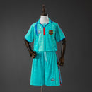 Conjunto infantil Barcelona retro 1996 1997 azul turquesa visitante camiseta y pantalón para niños calidad 1.1 premium Tienda Hincha Futbolero Barça Mini Kit Vintage Ronaldo Fenómeno, Conjunto Barcelona infantil, Equipación Barça niño retro, Camiseta Barcelona 1996 azul niño, Pantalón Barcelona clásico infantil, Comprar ropa Barcelona 1997 niño, Calidad 1.1 premium niños, Barcelona Ronaldo niño, Fútbol clásico infantil, Minikit Barça histórico turquesa.