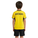 Conjunto infantil del Borussia Dortmund 2026 2027 primera equipación de camiseta y pantalón corto amarillo y negro de niño Tienda Hincha Futbolero, Conjunto Borussia Dortmund infantil, Equipación Dortmund niño 2026, Camiseta y pantalón Borussia Dortmund 2027, Ropa del Dortmund para niños original, Comprar mini kit Borussia Dortmund, Calidad premium BVB infantil, Camiseta fútbol niño amarilla, Ropa deportiva infantil, Uniforme de fútbol para niño.