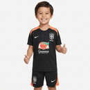 Conjunto infantil entrenamiento selección Brasil camiseta y pantalón negro y naranja temporada 2025 2026 calidad 1.1 oficial, Brasil infantil 2025, Conjunto entrenamiento niño Brasil, Ropa Brasil niños negro naranja, Equipación selección brasileña junior, Calidad 1.1 infantil, Tienda Hincha Futbolero, Regalo niño Brasil fútbol, Chándal corto niño Brasil 25/26, Entrenamiento CBF niños.