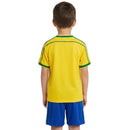 Conjunto infantil Brasil retro 1998 local camiseta amarilla y pantalón azul para niños calidad 1.1 premium Tienda Hincha Futbolero Brasil Mini Kit Vintage Ronaldo, Conjunto Brasil infantil, Equipación Brasil niño retro, Camiseta Brasil 1998 niño, Pantalón Brasil clásico infantil, Comprar ropa Brasil bebé, Calidad 1.1 premium niños, Brasil Ronaldo niño, Fútbol clásico infantil, Minikit Brasil histórico 98.