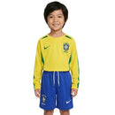 Conjunto infantil oficial de la selección de Brasil temporada 2002 primera equipación manga larga retro, camiseta y pantalón de Tienda Hincha Futbolero, Conjunto Brasil infantil, Brasil 2002, Ropa Brasil retro, Conjunto niño Brasil manga larga, Comprar conjunto Brasil vintage, Canarinha infantil, Brasil Pentacampeón, Fútbol retro niños, Equipación Brasil 2002.
