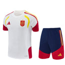 Conjunto infantil entrenamiento selección España camiseta blanca y pantalón azul marino detalles rojo y amarillo temporada 2026 2027 calidad 1.1 oficial, España infantil 2026, Conjunto niño España blanco azul, Ropa selección española niños entrenamiento, Equipación España junior 26/27, Calidad 1.1 infantil, Tienda Hincha Futbolero, Regalo niño España fútbol, Chándal corto niño España 2027, España Kids Training Kit.