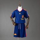 Conjunto infantil España retro 2010 segunda equipación camiseta azul marino y pantalón para niños calidad 1.1 premium Tienda Hincha Futbolero Selección Española Mini Kit Vintage Iniesta Mundial, Conjunto España infantil, Equipación España niño retro, Camiseta España 2010 niño azul, Pantalón España clásico infantil, Comprar ropa España bebé, Calidad 1.1 premium niños, España Iniesta niño, Fútbol clásico infantil, Minikit España histórico 2010.