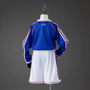 Conjunto infantil oficial de Francia retro 1998 manga larga camiseta y pantalón de Tienda Hincha Futbolero, Francia retro, Francia 1998 infantil, Camiseta Francia manga larga niños, Conjunto retro selección francesa, Ropa clásica fútbol, Francia campeón mundial 98, Comprar kit Francia vintage, Fútbol infantil clásico, Selección de Francia histórica.