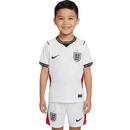 Conjunto infantil Inglaterra 2026 2027 primera equipación blanca camiseta y pantalón calidad 1.1 oficial, Inglaterra infantil 2026, Conjunto niño Inglaterra blanco, Ropa Inglaterra niños mundial 2026, Equipación Inglaterra junior 26/27, Calidad 1.1 infantil blanca England, Tienda Hincha Futbolero, Regalo niño fútbol Inglaterra, Camiseta blanca Inglaterra niño, England Kids World Cup 2026.