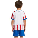 Conjunto infantil de la selección de Paraguay 2026 2027 primera equipación de camiseta a rayas rojas y blancas y pantalón corto azul de niño Tienda Hincha Futbolero, Conjunto Paraguay infantil, Equipación Paraguay niño 2026, Camiseta y pantalón Paraguay 2027, Ropa de Paraguay para niños original, Comprar mini kit Paraguay, Calidad premium Albirroja infantil, Camiseta fútbol niño paraguaya, Ropa deportiva infantil, Uniforme de fútbol para niño APF.