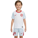 Conjunto infantil de la selección de Polonia 2026 2027 primera equipación de camiseta blanca tradicional y pantalón corto de niño Tienda Hincha Futbolero, Conjunto Polonia infantil, Equipación Polonia niño 2026, Camiseta y pantalón Polonia 2027, Ropa de Polonia para niños original, Comprar mini kit Polonia, Calidad premium Polonia infantil, Camiseta fútbol niño blanca, Ropa deportiva infantil, Uniforme de fútbol para niño PZPN Lewandowski.