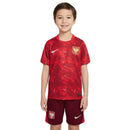 Conjunto infantil de la selección de Polonia 2026 2027 segunda equipación de camiseta roja y pantalón corto de niño Tienda Hincha Futbolero, Conjunto Polonia infantil, Equipación Polonia niño 2026, Camiseta y pantalón Polonia 2027, Ropa de Polonia para niños original, Comprar mini kit Polonia, Calidad premium Polonia infantil, Camiseta fútbol niño roja, Ropa deportiva infantil, Uniforme de fútbol para niño PZPN Lewandowski.