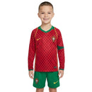 Conjunto infantil oficial de Portugal retro 2004 manga larga camiseta y pantalón de Tienda Hincha Futbolero, Portugal retro, Portugal 2004 infantil, Camiseta Portugal manga larga niños, Conjunto retro selección portuguesa, Ropa clásica fútbol, Euro 2004 Portugal, Comprar kit Portugal vintage, Fútbol infantil clásico, Selección de Portugal 2004.
