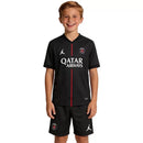 PSG 2026 infantil, Conjunto niño PSG, Camiseta negra PSG niño, Short negro PSG infantil, Ropa oficial PSG kids, Kit fútbol niño 25/26, Regalo fútbol infantil PSG, Equipación cuarta niño, Comprar conjunto barato, Tienda Hincha Futbolero.