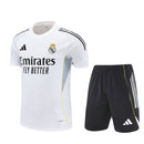 Conjunto infantil entrenamiento Real Madrid camiseta blanca y pantalón negro temporada 2025 2026 calidad 1.1 oficial, Real Madrid infantil 2025, Conjunto niño Madrid blanco negro, Ropa Real Madrid niños entrenamiento, Equipación Madrid junior blanca, Calidad 1.1 infantil, Tienda Hincha Futbolero, Regalo niño Real Madrid, Chándal corto niño Madrid 25/26, Madrid Kids Training Kit.