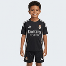 Conjunto infantil entrenamiento Real Madrid camiseta y pantalón negro temporada 2025 2026 calidad 1.1 oficial, Real Madrid infantil 2025, Conjunto niño Madrid negro, Ropa Real Madrid niños entrenamiento, Equipación Madrid junior negra, Calidad 1.1 infantil, Tienda Hincha Futbolero, Regalo niño Real Madrid, Chándal corto niño Madrid 25/26, Madrid Kids Black Edition.