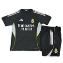 Conjunto infantil entrenamiento Real Madrid camiseta y pantalón negro temporada 2025 2026 calidad 1.1 oficial, Real Madrid infantil 2025, Conjunto niño Madrid negro, Ropa Real Madrid niños entrenamiento, Equipación Madrid junior negra, Calidad 1.1 infantil, Tienda Hincha Futbolero, Regalo niño Real Madrid, Chándal corto niño Madrid 25/26, Madrid Kids Black Edition.