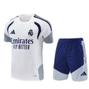 Conjunto infantil entrenamiento Real Madrid camiseta blanca y pantalón azul marino temporada 2026 2027 calidad 1.1 oficial,Real Madrid infantil 2026, Conjunto niño Madrid blanco azul, Ropa Real Madrid niños entrenamiento, Equipación Madrid junior 26/27, Calidad 1.1 infantil, Tienda Hincha Futbolero, Regalo niño Real Madrid, Chándal corto niño Madrid 2027, Madrid Kids Training Kit.