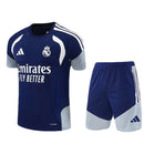 Conjunto infantil entrenamiento Real Madrid camiseta y pantalón azul marino temporada 2026 2027 calidad 1.1 oficial, Real Madrid infantil 2026, Conjunto niño Madrid azul, Ropa Real Madrid niños entrenamiento, Equipación Madrid junior azul marino, Calidad 1.1 infantil, Tienda Hincha Futbolero, Regalo niño Real Madrid, Chándal corto niño Madrid 26/27, Madrid Kids Training Kit.