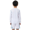 Conjunto infantil oficial del Real Madrid temporada 2017 2018 primera equipación blanca manga larga retro, camiseta y pantalón de Tienda Hincha Futbolero., Conjunto Real Madrid infantil, Real Madrid 2017/18, Ropa Real Madrid retro, Conjunto niño Real Madrid blanco, Comprar conjunto Madrid vintage, Merengues infantil, Real Madrid 17/18 retro, Fútbol retro niños, Equipación Real Madrid 13 Champions.