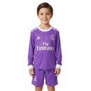 Conjunto infantil oficial del Real Madrid temporada 2016 2017 segunda equipación púrpura manga larga retro, camiseta y pantalón de Tienda Hincha Futbolero, Conjunto Real Madrid infantil, Real Madrid 2016/17, Ropa Real Madrid retro, Conjunto niño Madrid púrpura, Comprar conjunto Madrid vintage, Merengues infantil, Real Madrid 16/17 retro, Fútbol retro niños, Equipación Real Madrid púrpura.