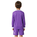 Conjunto infantil oficial del Real Madrid temporada 2016 2017 segunda equipación púrpura manga larga retro, camiseta y pantalón de Tienda Hincha Futbolero, Conjunto Real Madrid infantil, Real Madrid 2016/17, Ropa Real Madrid retro, Conjunto niño Madrid púrpura, Comprar conjunto Madrid vintage, Merengues infantil, Real Madrid 16/17 retro, Fútbol retro niños, Equipación Real Madrid púrpura.