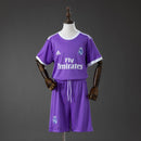 Conjunto infantil Real Madrid retro 2016 2017 segunda equipación camiseta púrpura morada y pantalón para niños calidad 1.1 premium Tienda Hincha Futbolero Real Madrid Mini Kit Vintage Cristiano Ronaldo CR7, Conjunto Real Madrid infantil morado, Equipación Real Madrid niño retro, Camiseta Real Madrid 2016 niño púrpura, Pantalón Real Madrid clásico infantil, Comprar ropa Real Madrid bebé, Calidad 1.1 premium niños, Real Madrid Cristiano niño, Fútbol clásico infantil, Minikit Real Madrid histórico.
