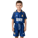 Conjunto infantil Real Madrid retro 1999 2000 tercera equipación camiseta azul marino y pantalón para niños calidad 1.1 premium Tienda Hincha Futbolero Real Madrid Mini Kit Vintage Raúl, Conjunto Real Madrid infantil, Equipación Real Madrid niño retro, Camiseta Real Madrid 1999 niño azul, Pantalón Real Madrid clásico infantil, Comprar ropa Real Madrid bebé, Calidad 1.1 premium niños, Real Madrid Raúl niño, Fútbol clásico infantil, Minikit Real Madrid histórico.