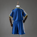 Conjunto infantil Real Madrid retro 1999 2000 tercera equipación camiseta azul marino y pantalón para niños calidad 1.1 premium Tienda Hincha Futbolero Real Madrid Mini Kit Vintage Raúl, Conjunto Real Madrid infantil, Equipación Real Madrid niño retro, Camiseta Real Madrid 1999 niño azul, Pantalón Real Madrid clásico infantil, Comprar ropa Real Madrid bebé, Calidad 1.1 premium niños, Real Madrid Raúl niño, Fútbol clásico infantil, Minikit Real Madrid histórico.