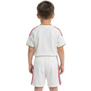 Conjunto infantil de la selección de Venezuela 2026 2027 segunda equipación de camiseta blanca y pantalón corto de niño Tienda Hincha Futbolero, Conjunto Venezuela infantil, Equipación Venezuela niño 2026, Camiseta y pantalón Venezuela 2027, Ropa de Venezuela para niños original, Comprar mini kit Venezuela blanco, Calidad premium Venezuela infantil, Camiseta fútbol niño blanca, Ropa deportiva infantil, Uniforme de fútbol para niño Vinotinto Rondón.